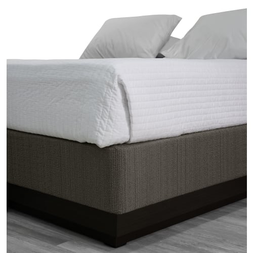 Bleeker Bed Wrap, 98% Polyester / 2% Spandex, Contract King, Fits Depth up to 11" Deep, Chestnut